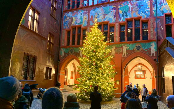 Weihnachtsbaum Basel Rathaus